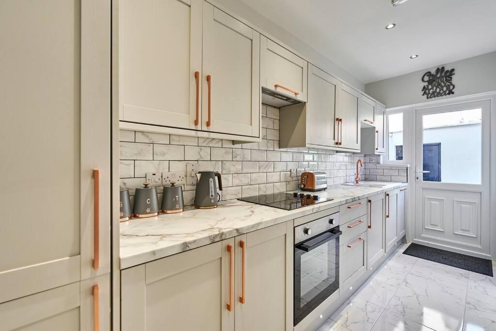 Villa Belfast Luxury Lets - Windsor Townhouse Exterior foto